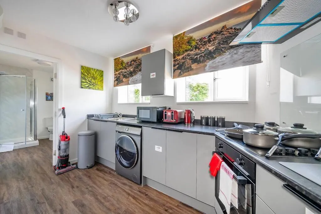 *F1Br* For Your Most Relaxed & Cosy Stay + Free Parking + Free Fast Wifi Batley